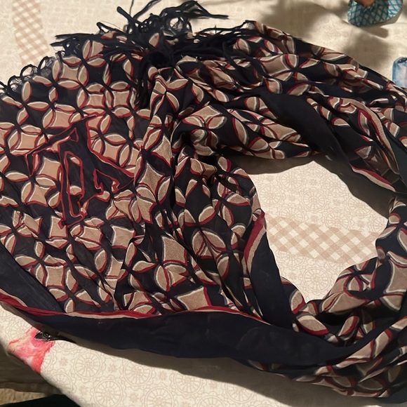 AUTHENTIC 🌺 LOUIS VUITTON Wool Silk Floral Logo Print Fringe Long Scarf Wr… - Picture 4 of 8